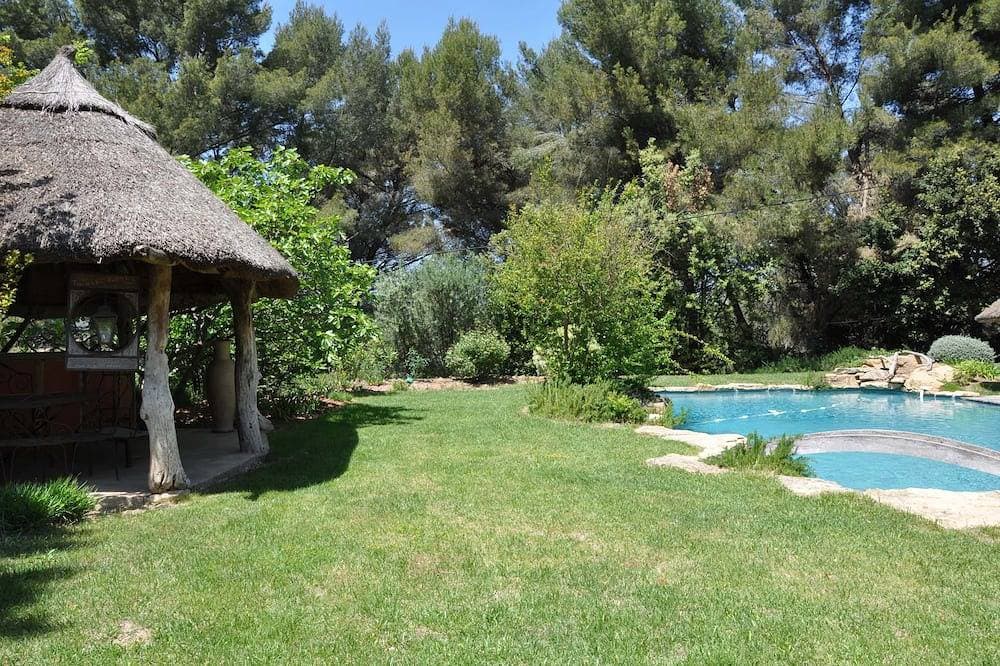 Foto 13 von 23: Pretty Vineyard Cottage On Property 12 Mins From Bandol And Beaches Clim Swimming Pool