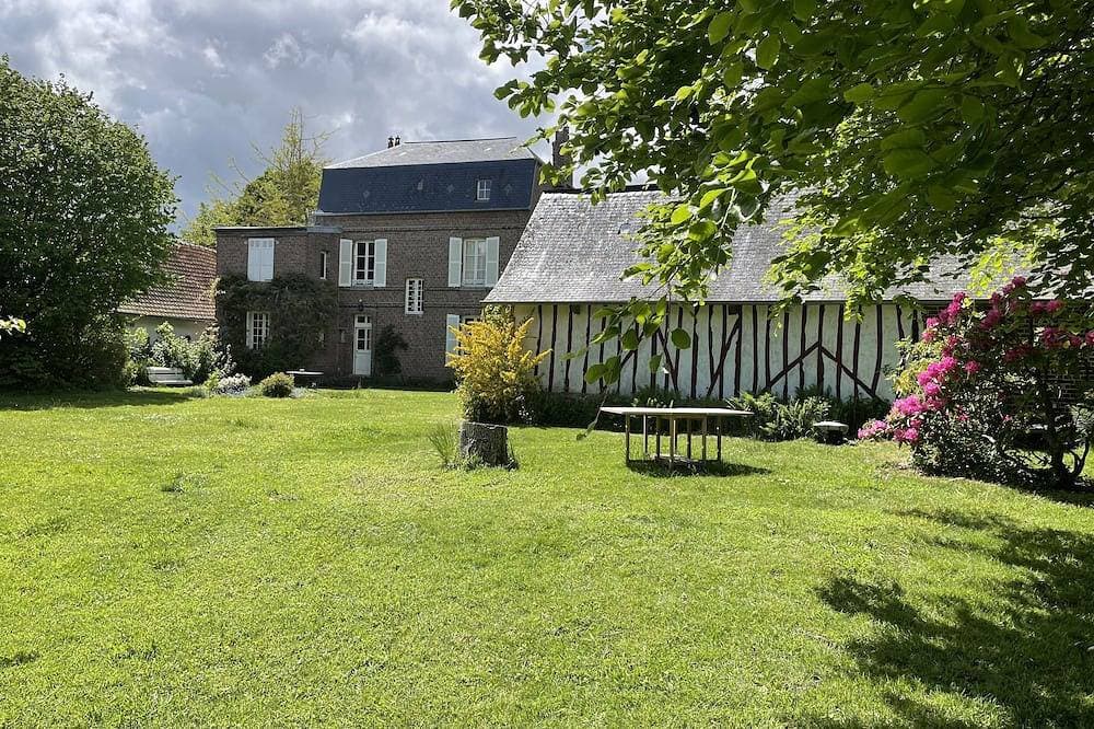 🏡 Large Family Home –Sleeps 15 –8 Bedrooms – Enclosed Garden –3 km from the Sea 1