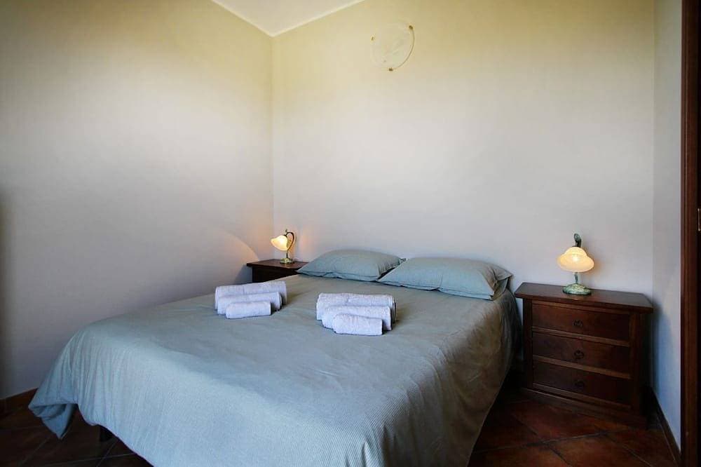 Foto 2 von 25: Giardino al Mare di Anna ist eine Wohnung im dritten und letzten Stock eines alten Herrenhauses, umgeben von der Landschaft der Piana di Caronia und nur wenige Schritte vom Meer entfernt.Die Unterkunft besteht aus einer großen Wohnküche mit Schlafsofa,