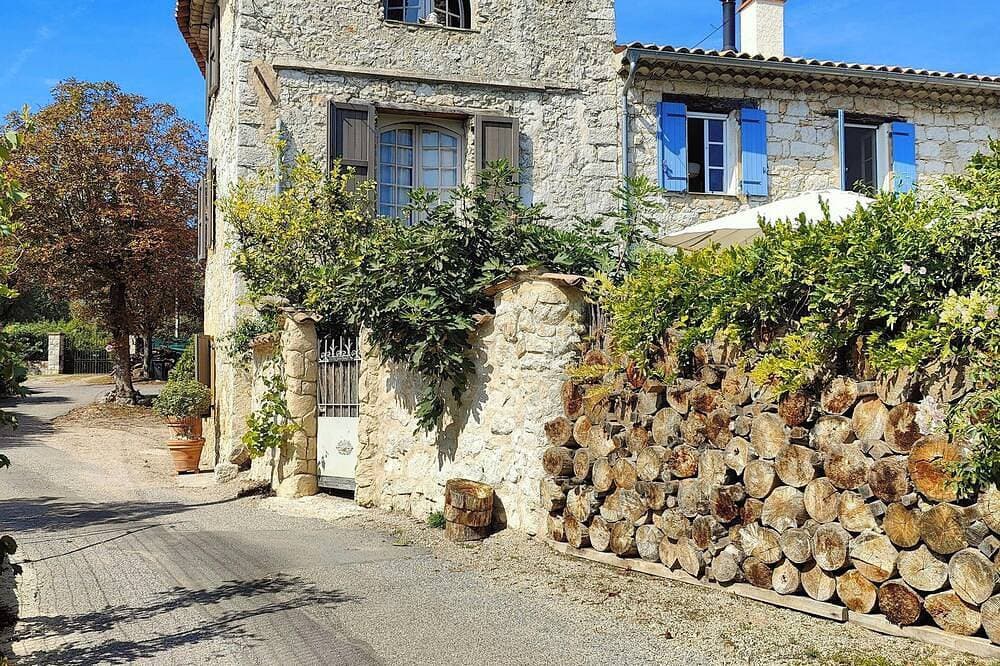 Foto 5 von 23: Romantische Wohnung in historischem Haus in der Provence