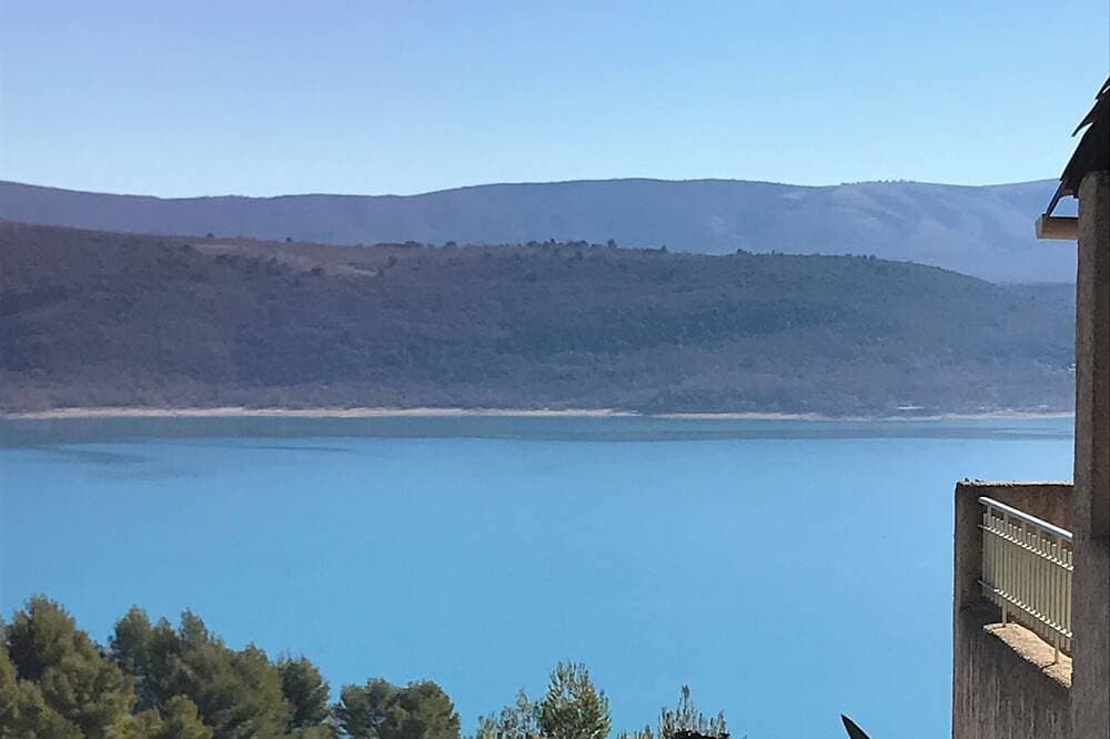 Comfortable apartment with large terrace and lake view 1