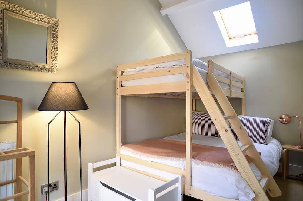 Foto 4 von 28: Stylish Whitstable Cottage/ Beach 2 mins/ Courtyard /free parking/dog friendly.