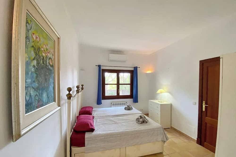 Foto 5 von 24: Wunderbare 4-Bett-Villa mit privatem Pool im Zentrum von Cala D'Or, 5 Minuten zu Fuß zum Strand