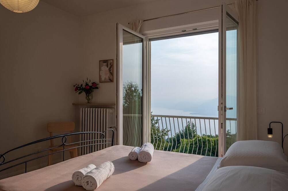 Foto 3 von 30: Villa mit Seeblick und Grill