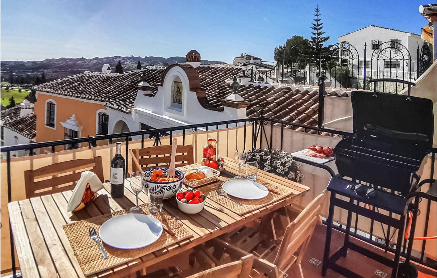Foto 4 von 25: Apartment mit Meerblick, AC, Parkplatz und Pool.