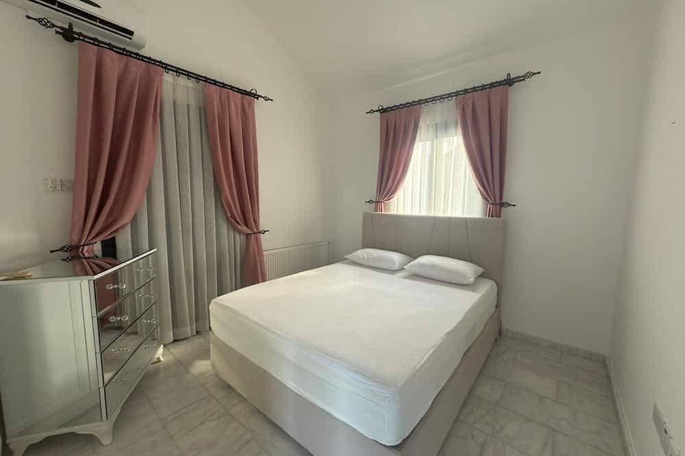 Foto 4 von 30: Geräumige Villa mit 4 Schlafzimmern, privatem Pool und großem Garten, Bellapais.