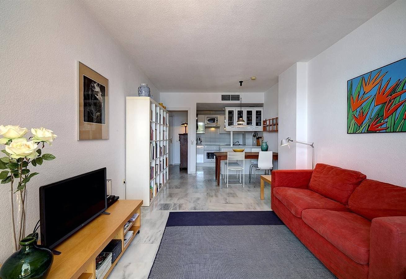 Foto 4 von 13: Ferienwohnung "Boulevard 105" mit Meerblick, Pool, WLAN, A/C, Balkon & Garten