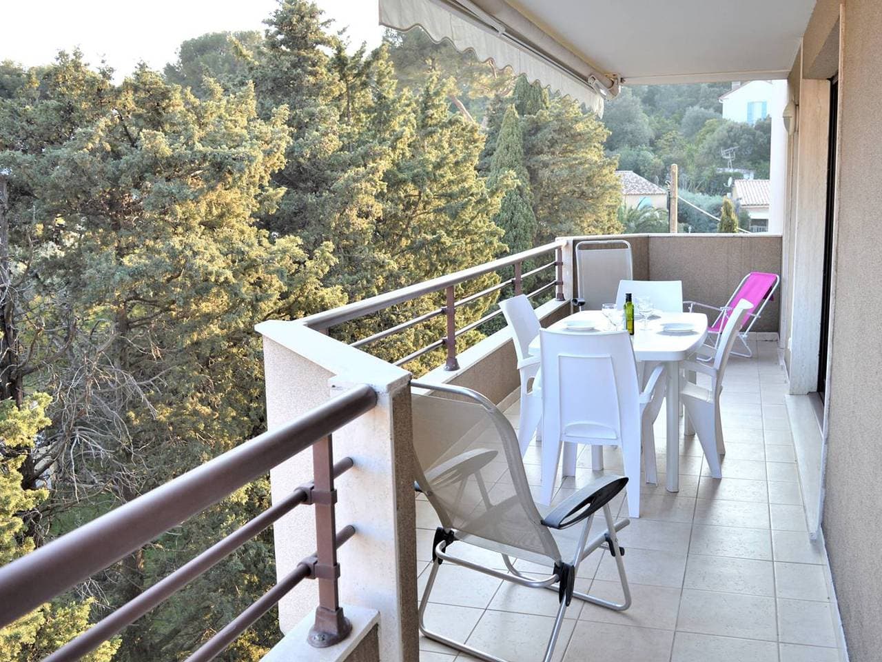 Foto 5 von 14: Geräumige 3-Zimmer-Wohnung mit Terrasse, WLAN und Garage nahe Stadtzentrum und Strand