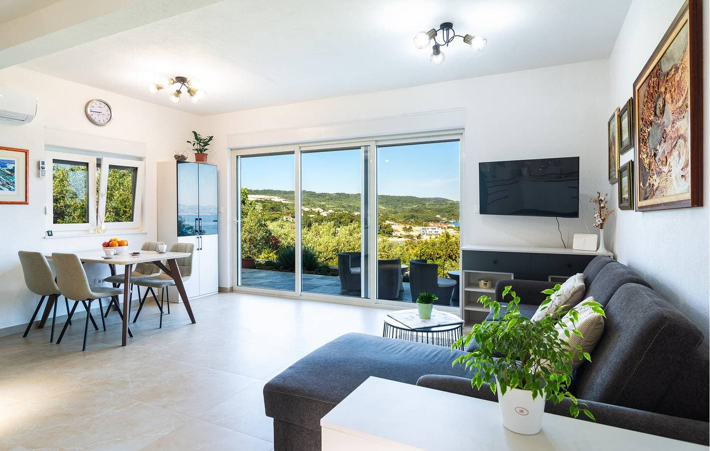 Foto 12 von 21: Gemütliche Ferienwohnung mit Meerblick, Terrasse, WLAN und Parkplatz in Necujam