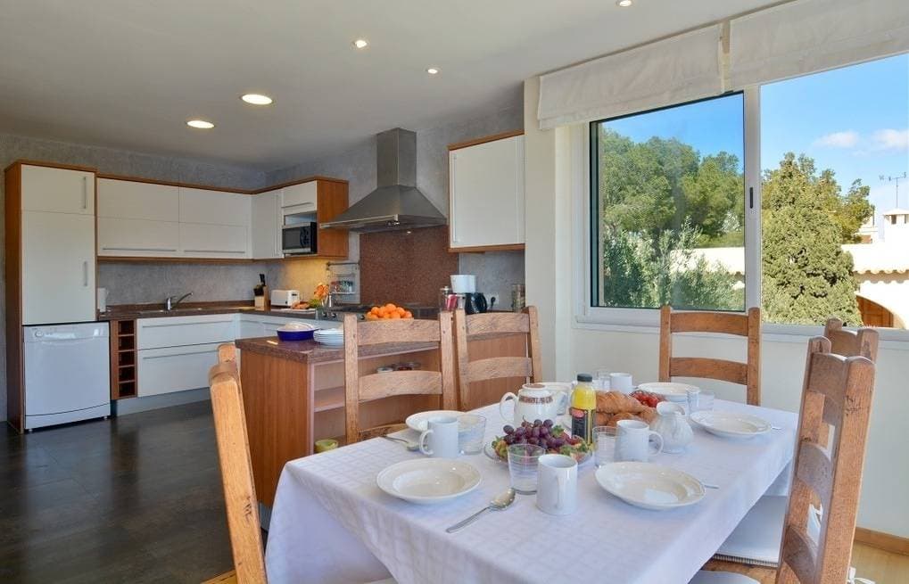 Foto 10 von 25: Charming Villa with Sea Views & Pool. Up to 7 Guests