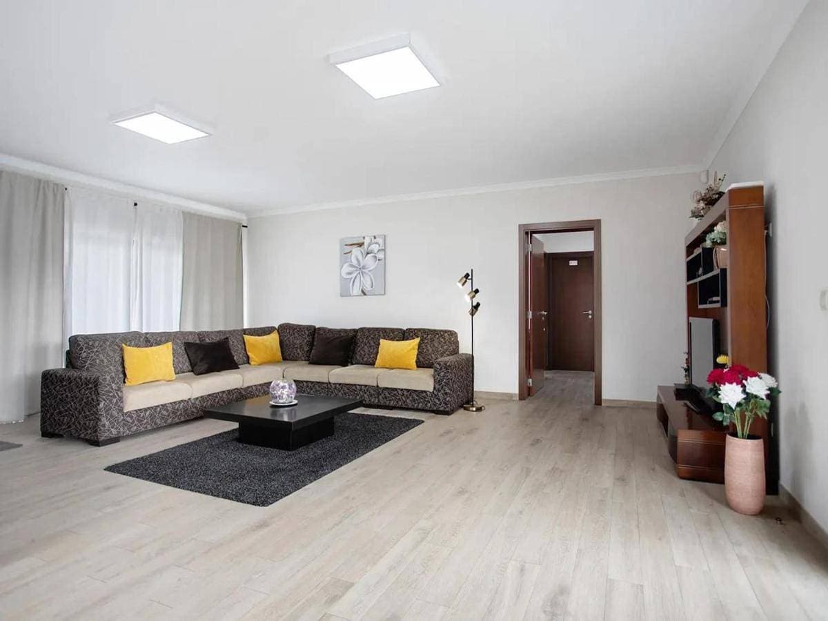 Foto 3 von 17: Alluring Villa with Private Pool Garden and Coast
