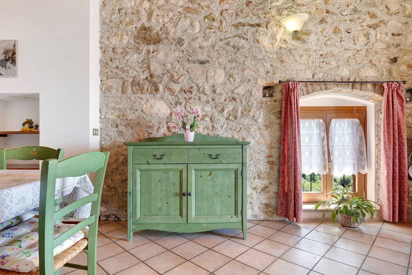 Foto 9 von 39: Ferienwohnung 'Rustico Spagnol 4' mit Seeblick, Pool und WLAN