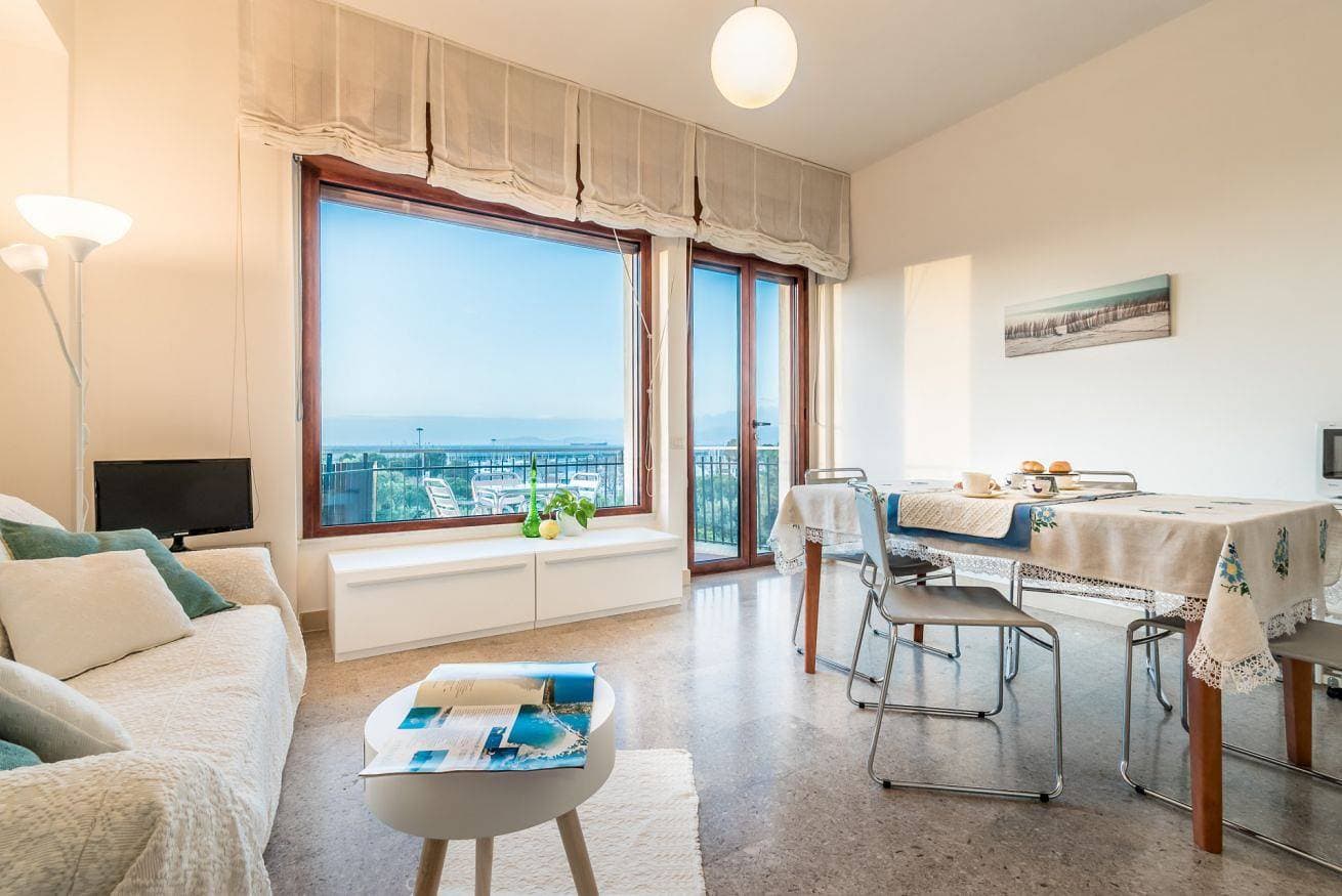 Foto 3 von 19: Ferienwohnung für 4 Personen mit Balkon/Terrasse