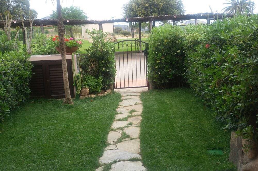 Foto 7 von 30: Wohnung 250 Meter vom Meer entfernt komplett renoviert mit privatem Garten