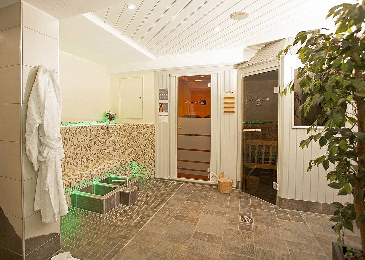 Foto 3 von 45: Hotel Edelweiss - Garni - Ferienwohnung Strycktal