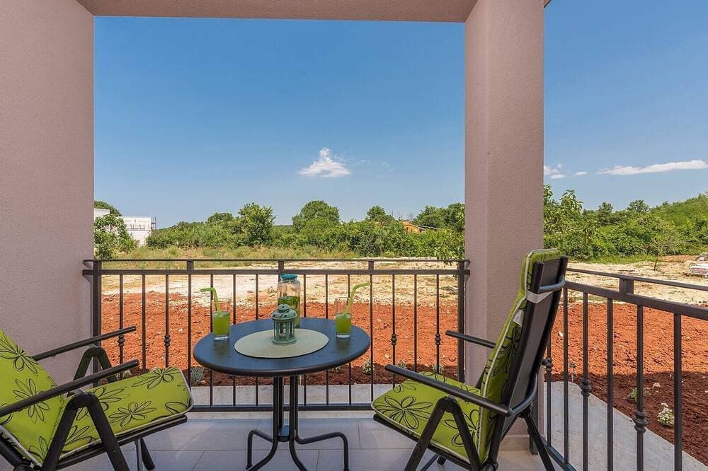 Foto 13 von 14: Standardzimmer Olivia mit eigenem Bad und Balkon