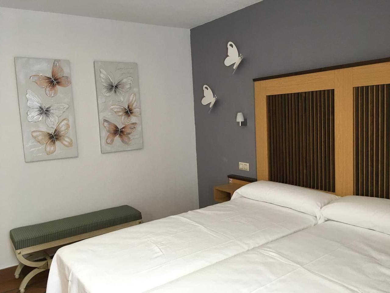 Foto 7 von 9: Twin Room with Private Bathroom