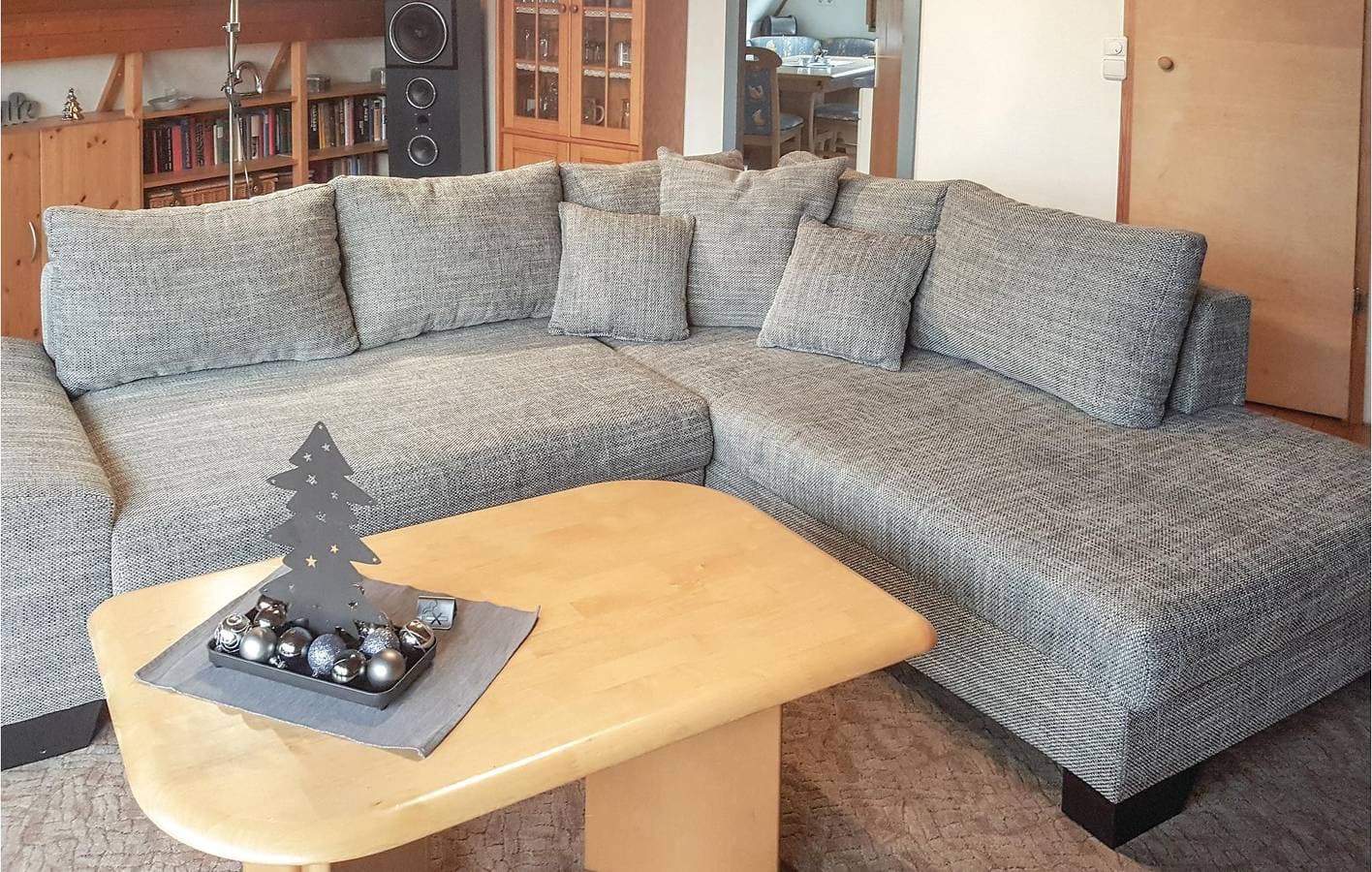 Foto 5 von 12: Modernes 2BR Apt: Parkplatz, Terrasse & WiFi - Nähe Stadt & Fluss