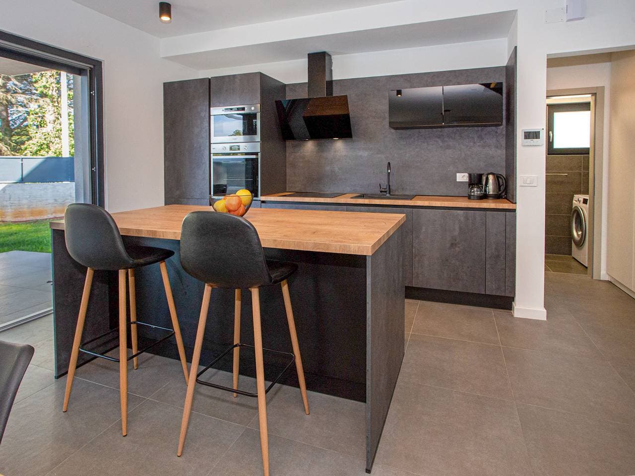 Foto 5 von 33: Rustikale Ferienwohnung mit Terrasse und Blick ins Grüne