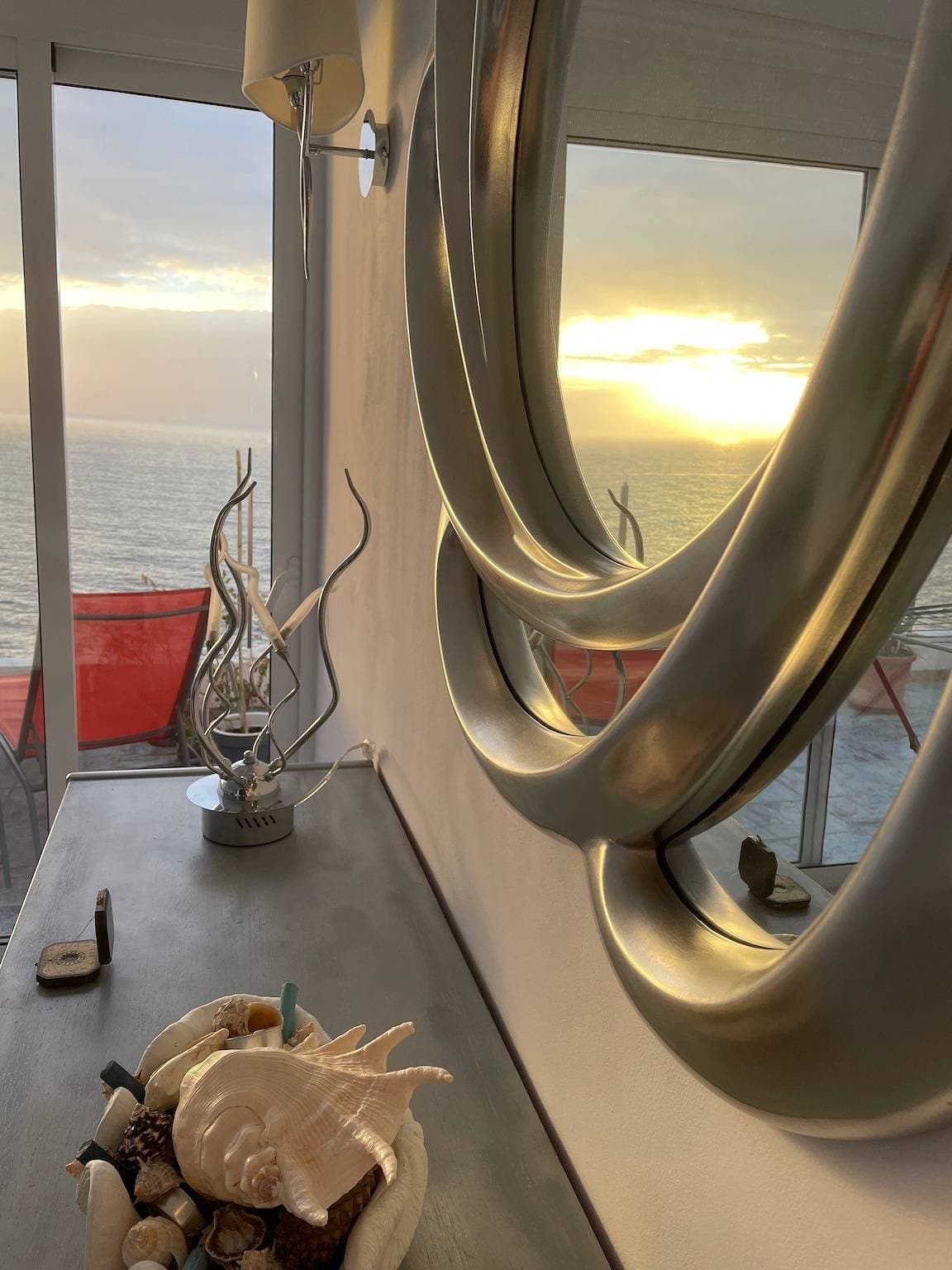 Foto 12 von 31: Ferienwohnung 'Exclusive Views On Top Of The Ocean' mit Meerblick, privater Terrasse & WLAN