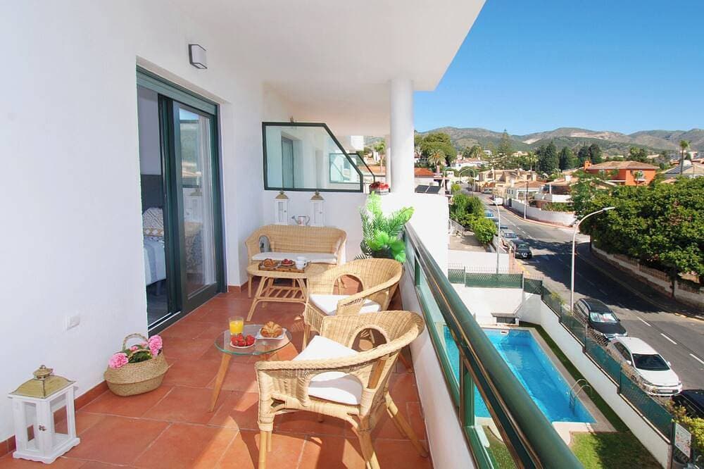 2-Zimmer-Apartment mit Pool – Strand & Puerto Marina zu Fuß, 4 Personen 1