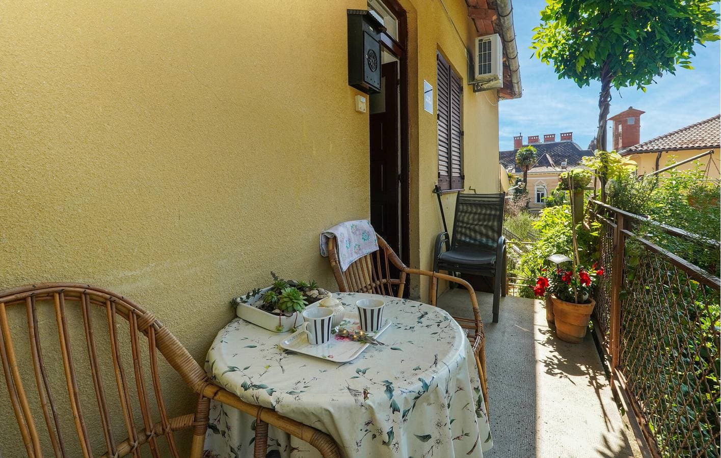 Foto 6 von 18: Gemütliche Ferienwohnung mit Meerblick, WLAN, Klimaanlage und Garten – 800 m vom Strand entfernt