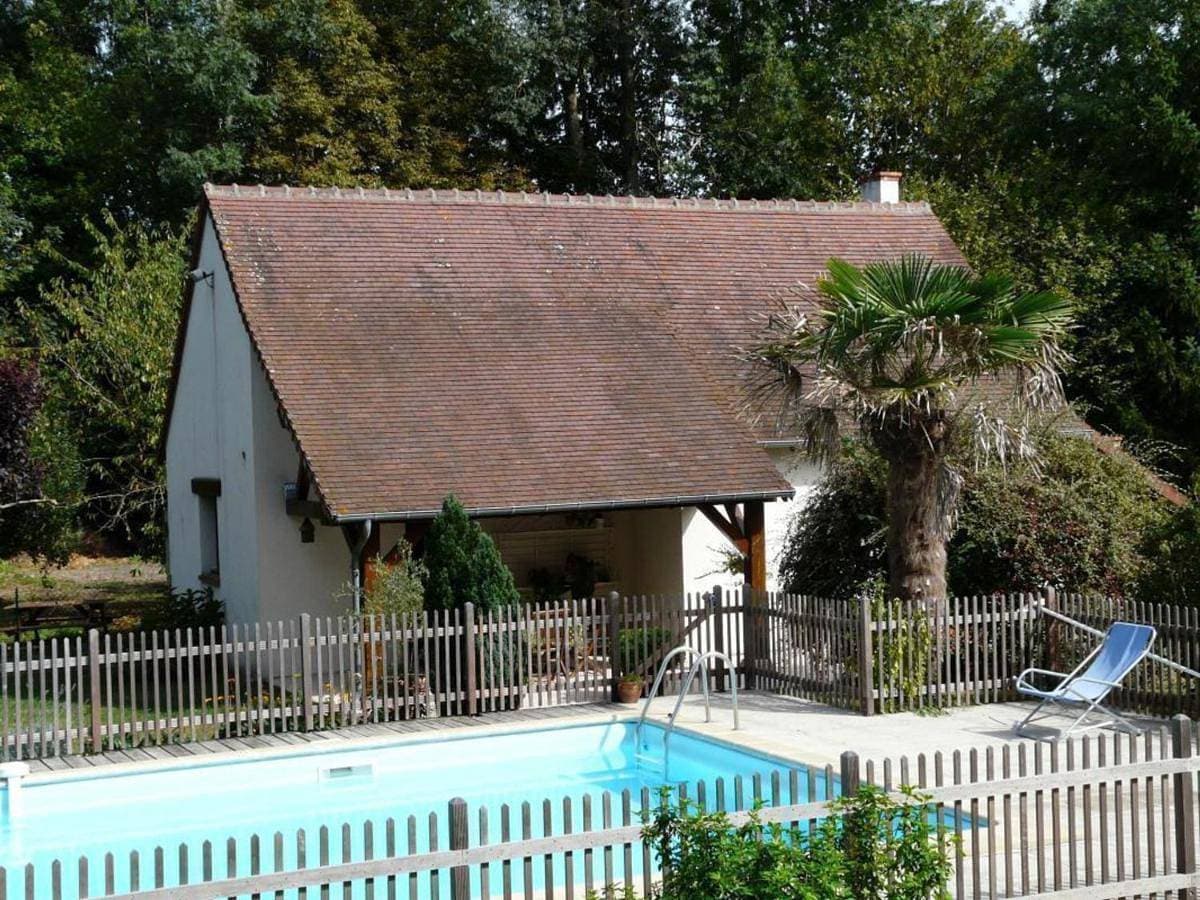 Maison de charme avec piscine partagée à Contres 1