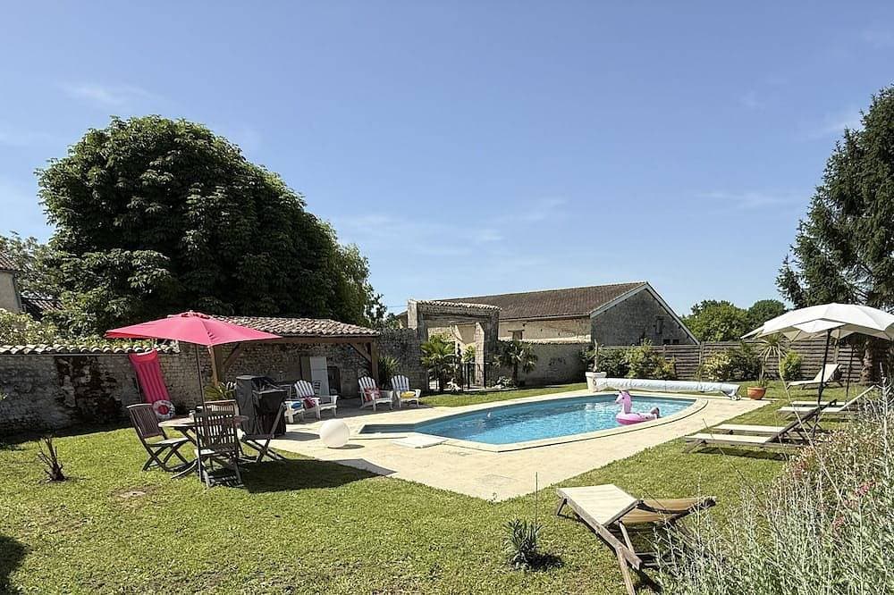 Ferienhaus im Stil der Charente – privater Pool 1
