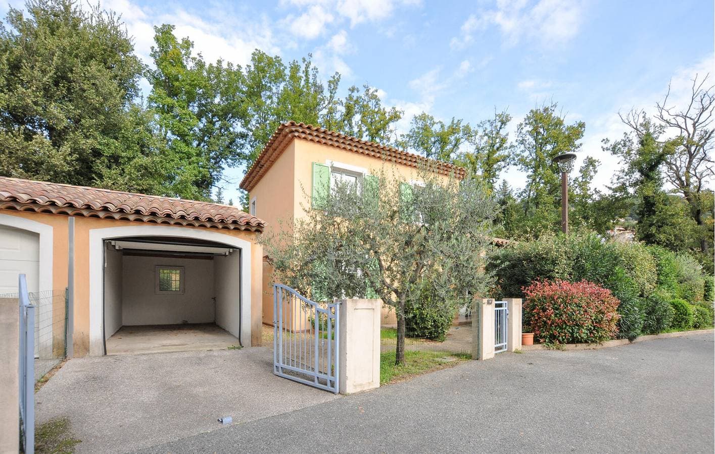 Callian Poolside Apartment mit AC & Parkplatz 1