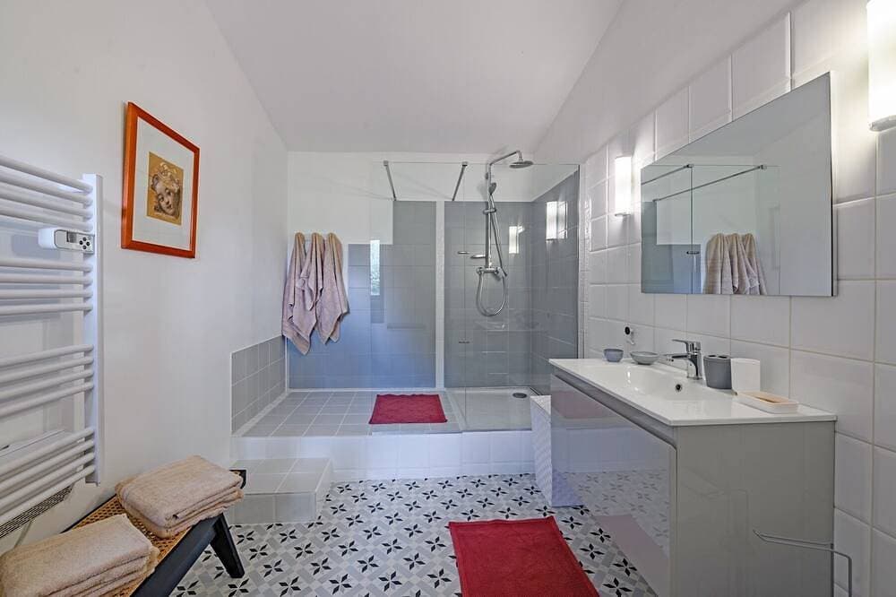 Foto 5 von 14: Ferienhaus-Mas de l'aube-Ensuite-Blick auf die Landschaft