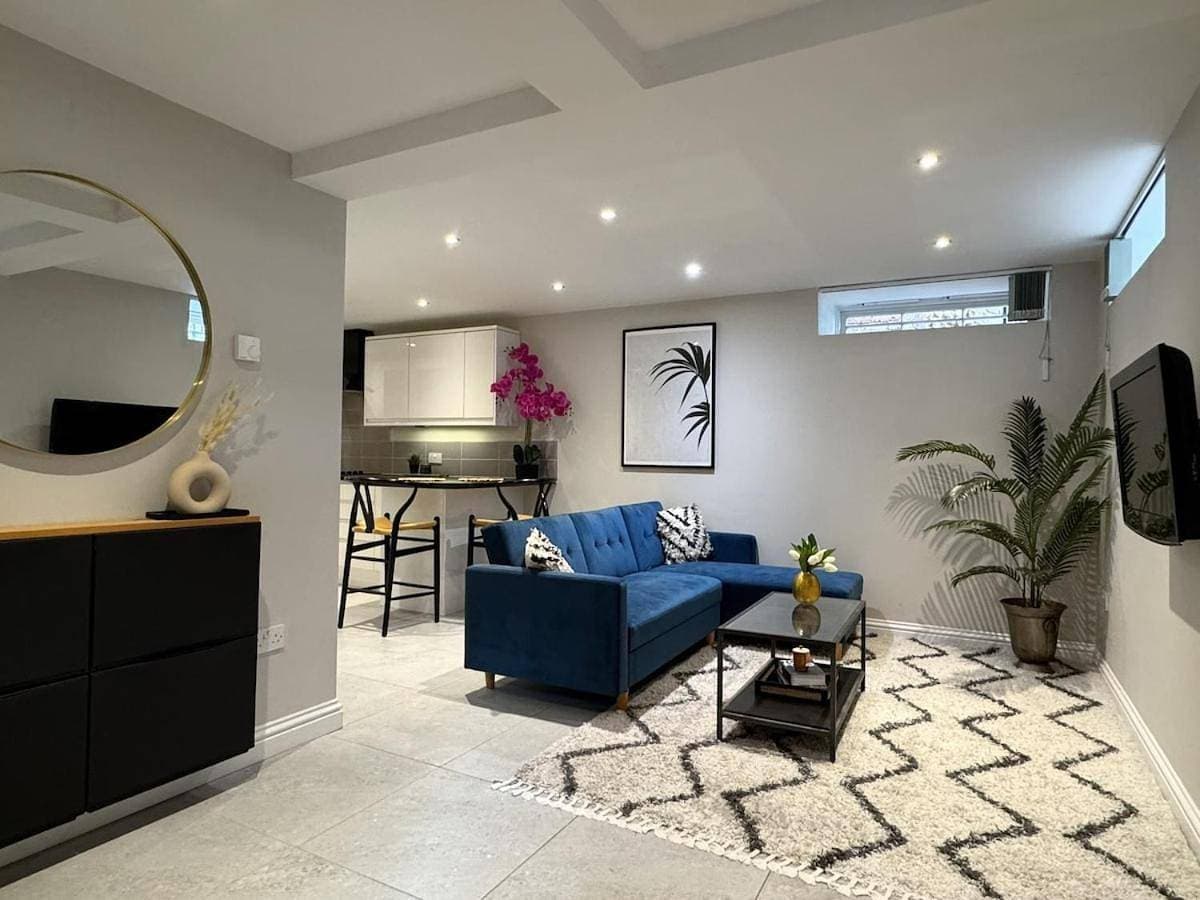 Central Bury Apartment with Private Entrance 1