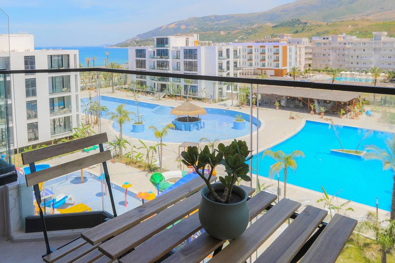 Foto 3 von 31: Seaside Serenity Palm Apartment