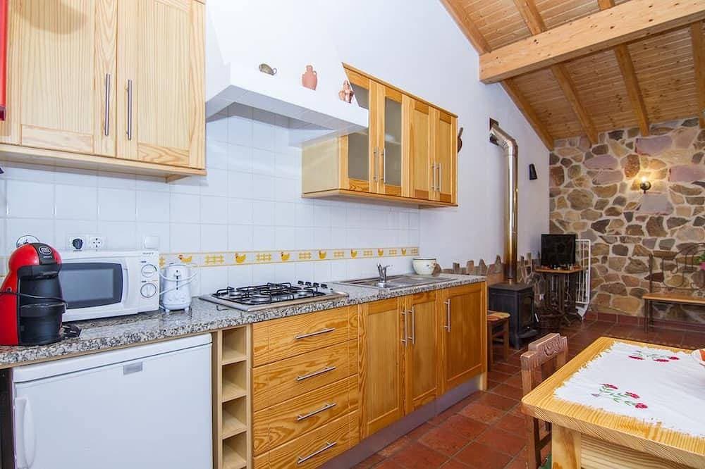 Foto 10 von 24: Digne gelbe Villa, Pool, Grill