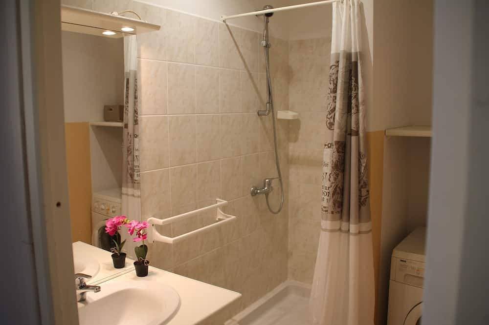 Semi-detached mini-villa in small family residence 1