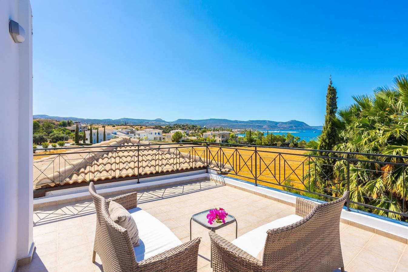 Foto 9 von 55: Villa für 8 Personen mit Terrasse
