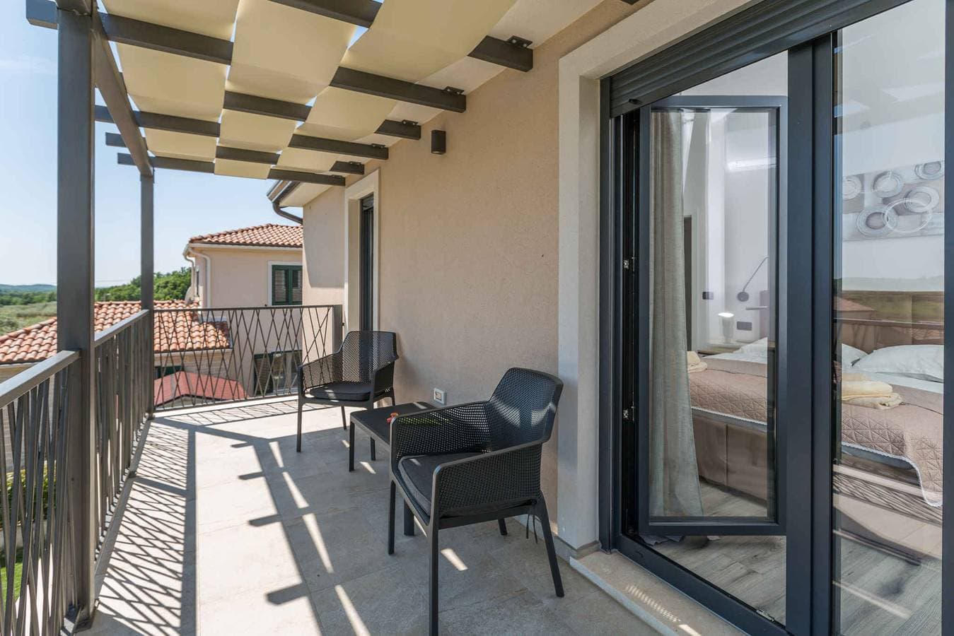 Foto 7 von 47: Ferienhaus mit Pool und schöner überdachter Terrasse