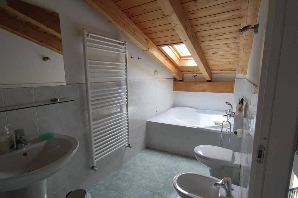 Foto 7 von 30: Comer See - herrlicher Seeblick, Tennisplatz, Pool, Balkon, Garage, WLAN