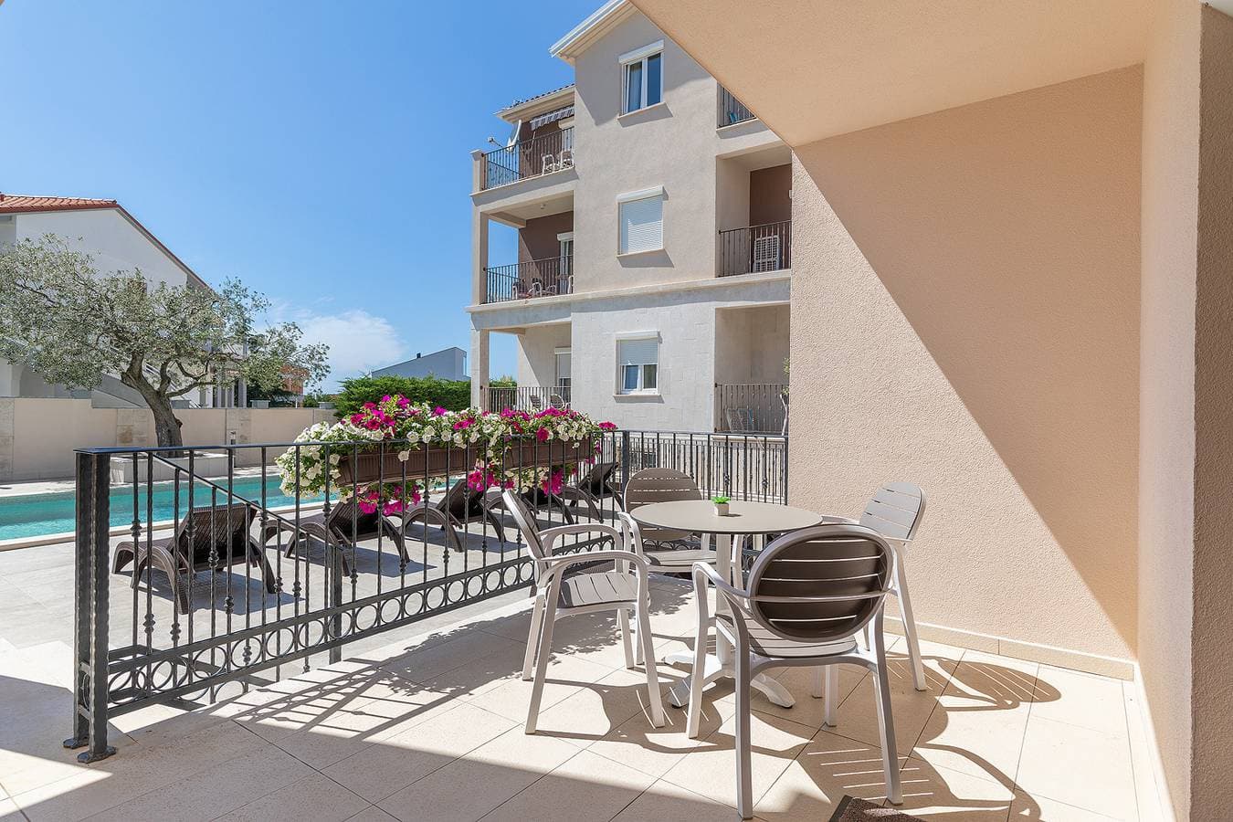 Foto 10 von 34: Ferienwohnung für 3 Personen mit Pool