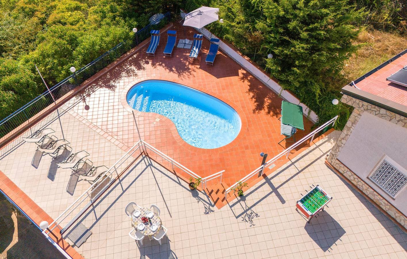 Foto 12 von 57: 170 Quadratmeter. Vermietung mit Parkplatz, Pool, Terrasse & Küche
