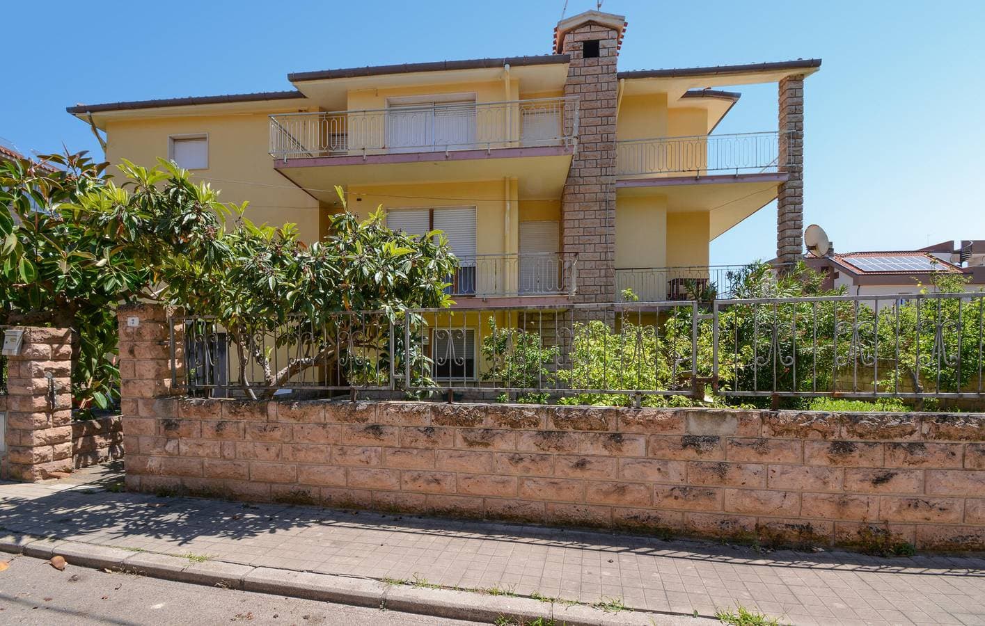Modernes Apt mit Terrasse, AC & WiFi, 1.5km zum Strand 1