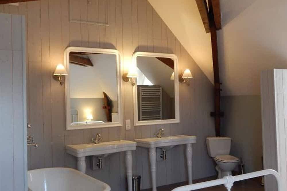 Foto 8 von 23: Les Ecuries: Cotentin Haus mit Pool, Billard, Kamin, 5 Schlafzimmern