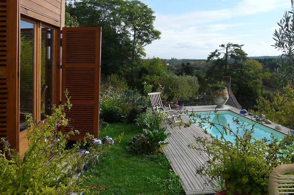 Freistehendes Haus in Südlage mit Pool und Panoramablick auf den Cher 1