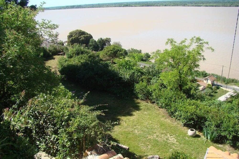 Foto 13 von 30: House on cliff facing Gironde estuary