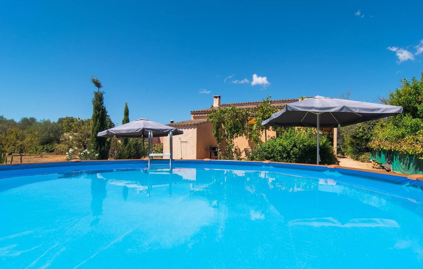 Sonnige Terrassen-Pool-Wohnung mit Küche & WiFi 1