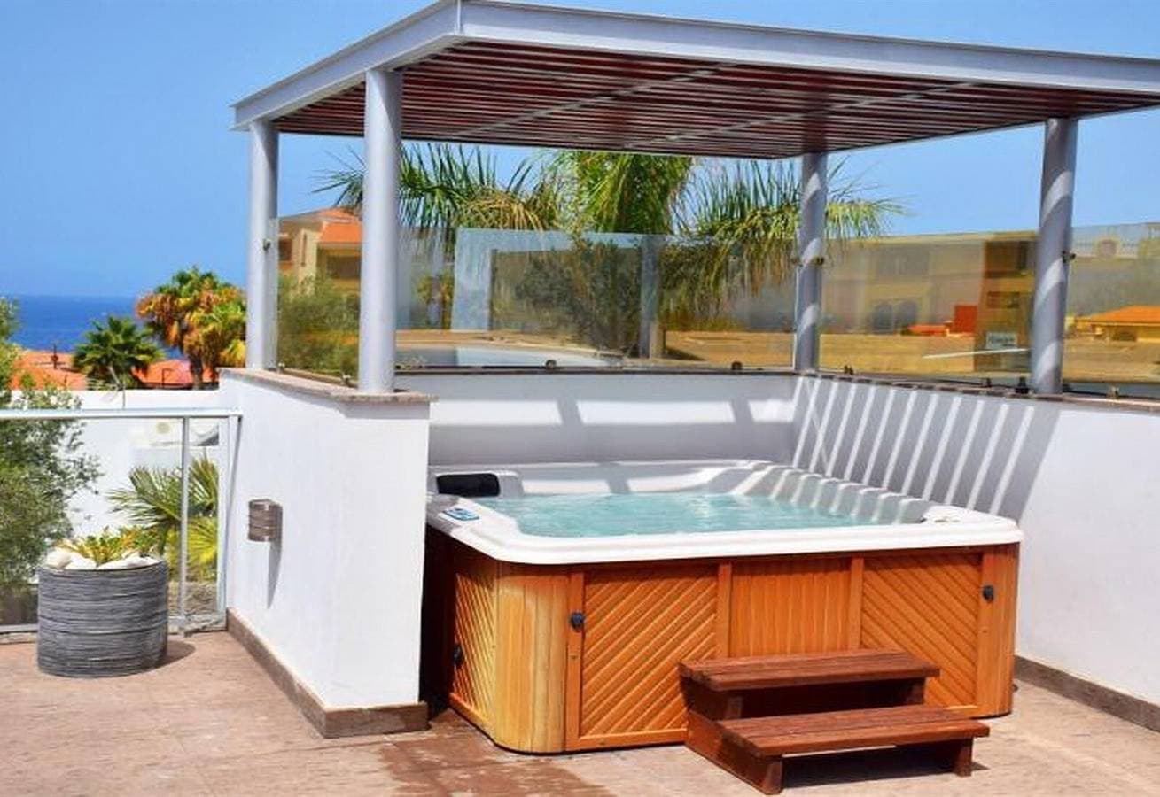 Foto 6 von 45: Ferienunterkunft "5-Schlafzimmer Villa in Playa del Duque" mit privatem Pool