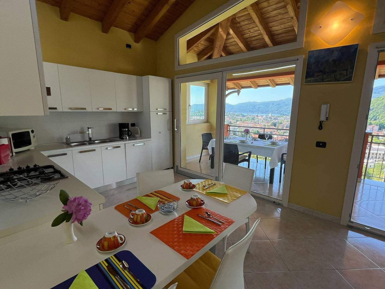 Foto 12 von 22: Penthouse Valentino with terrace lake view
