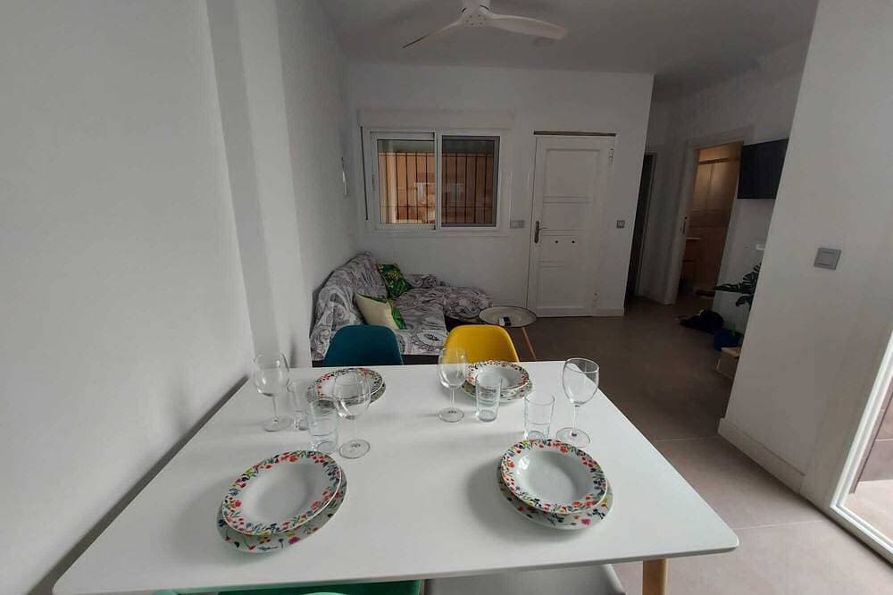 Foto 9 von 30: House in Paseo Marítimo El Palo. Large and sunny terrace. Pets are welcome.