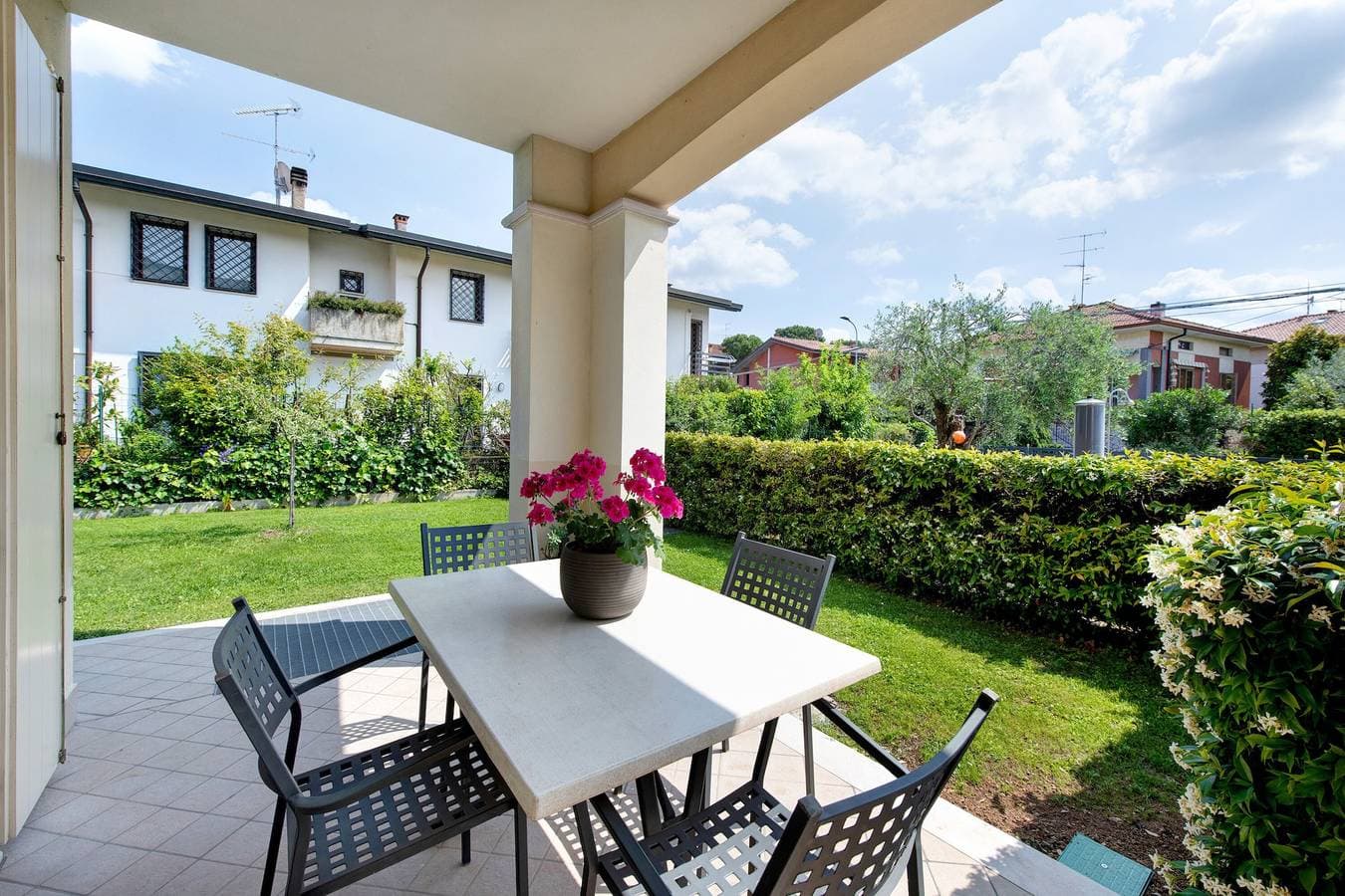 Foto 6 von 21: Ferienwohnung 'Katy Lake Salvia' mit Gemeinschaftspool, privater Terrasse und WLAN