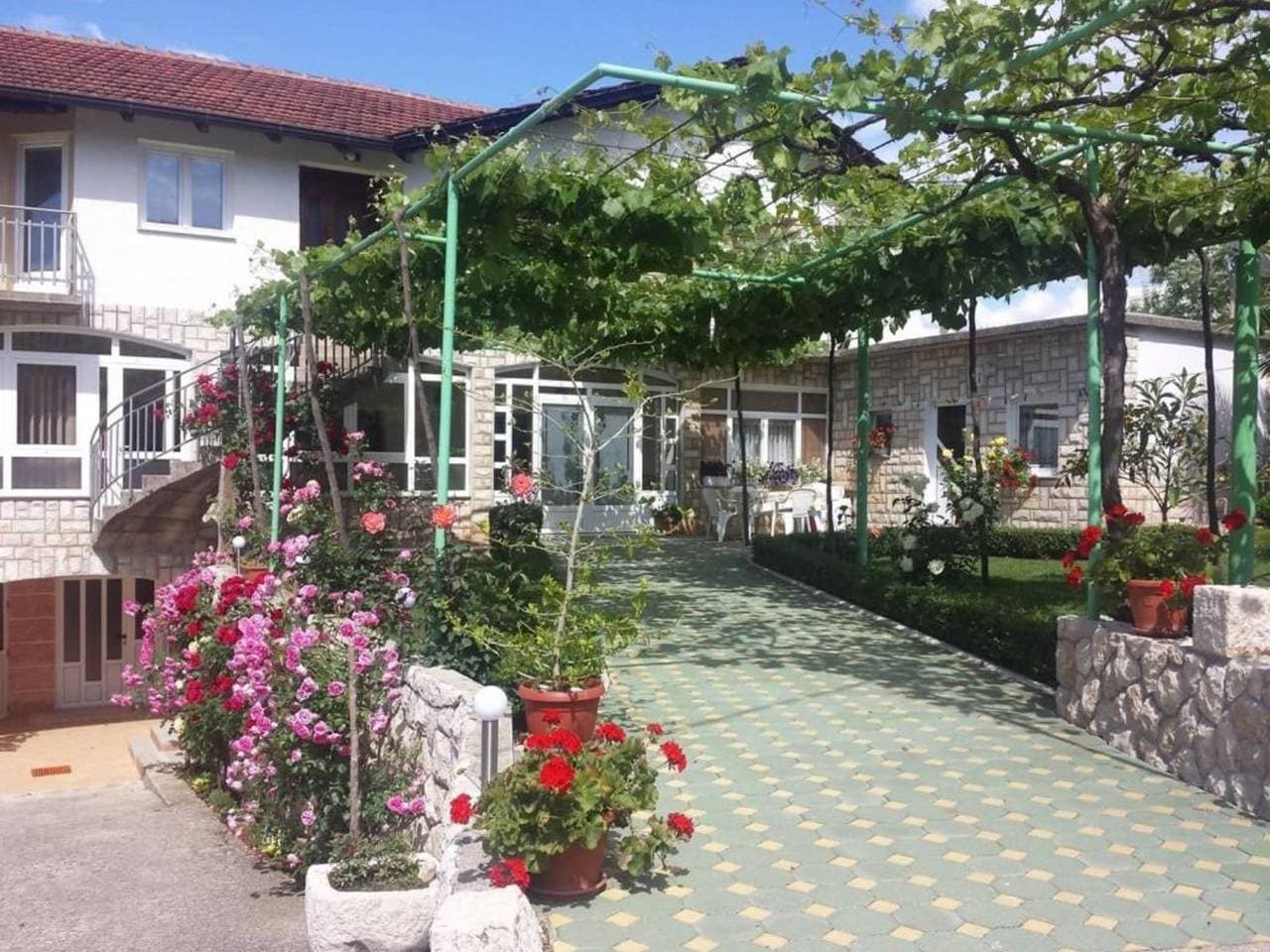 Foto 12 von 16: Elez Serenity Guesthouse - Twin room 4