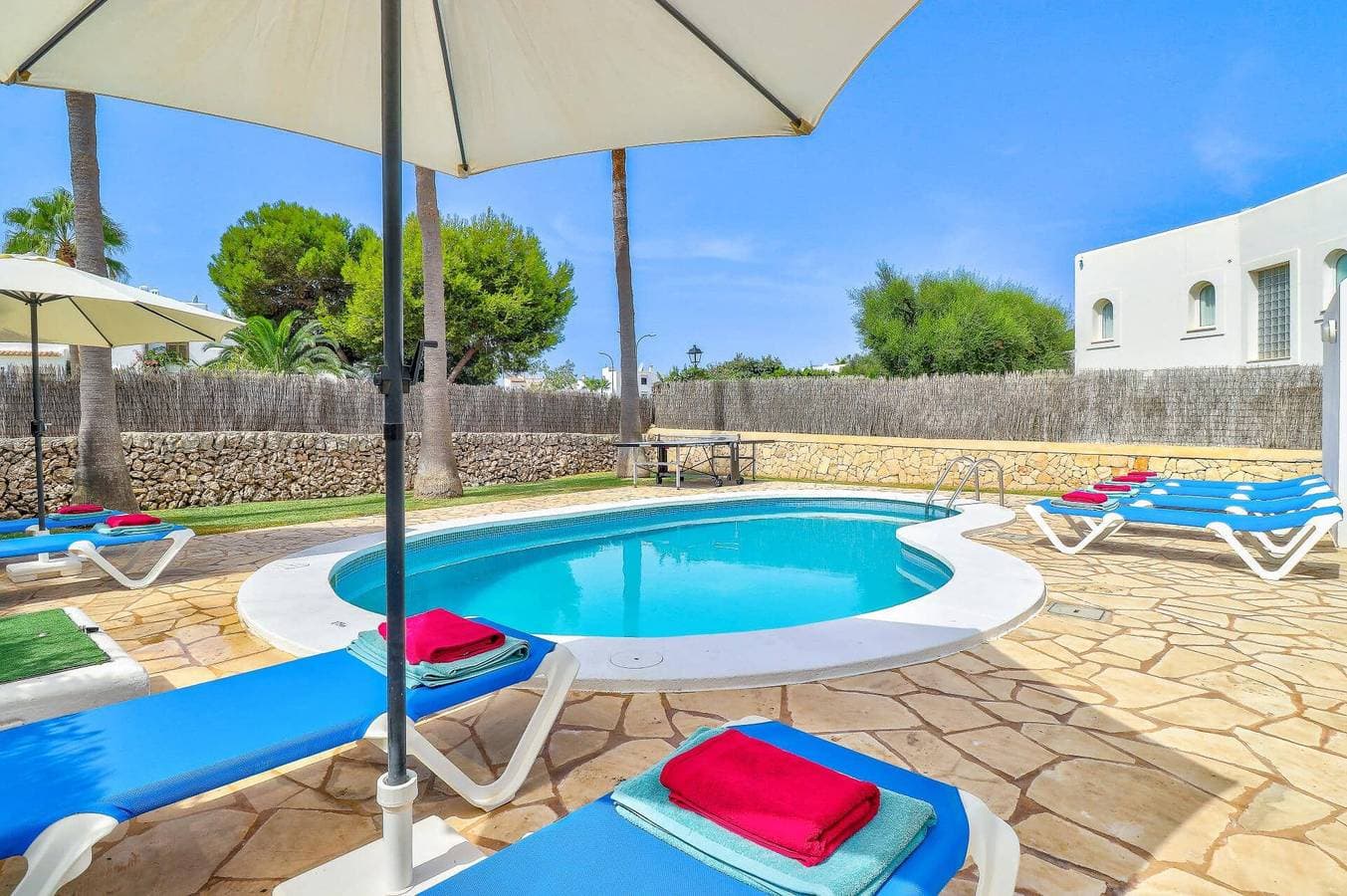 Foto 2 von 28: Villa für 8 Personen mit Garten